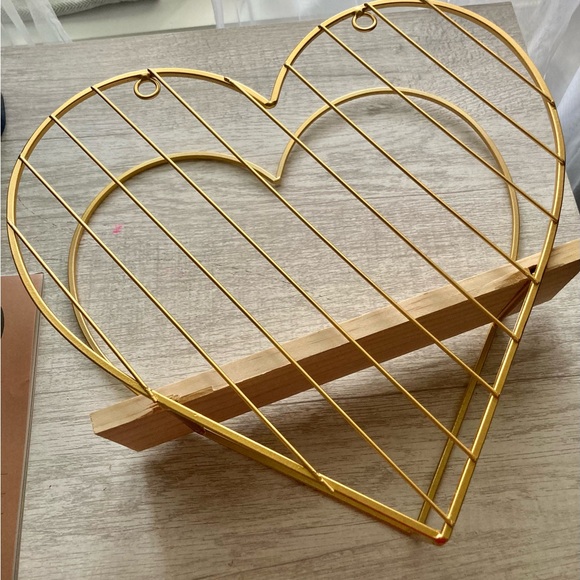 Floating Gold Wall shelf - Picture 3 of 4